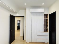 臥室 BEDROOM
