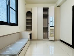 臥室 BEDROOM