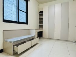 臥室 BEDROOM