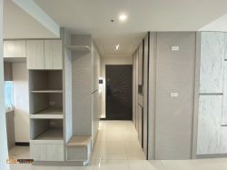 玄關 ENTRYWAY
