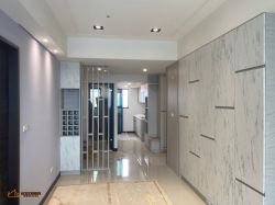 玄關 ENTRYWAY