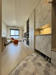 玄關 ENTRYWAY